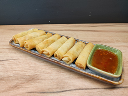 Spring rollsy z sosem słodkie chili 8 szt.
