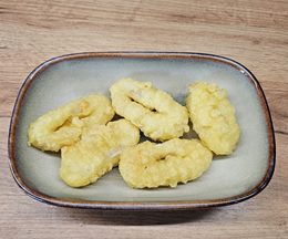 Krążki kalmara w tempurze z sosem słodkie chili 5 szt. 